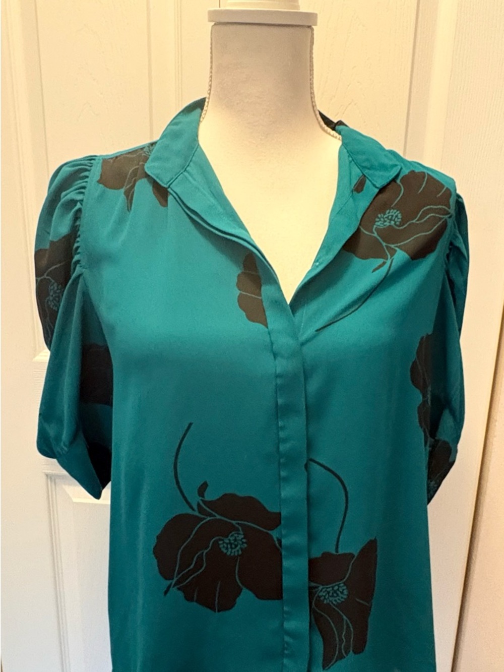 Ann Taylor Teal Floral Short-Sleeve Button Down Shirt